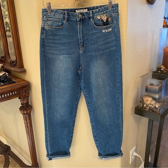 NWT~TEENIE WEENIE Women Embroidered Bear Front & Back Mom Jeans-Large-Fits Small - Picture 1 of 10